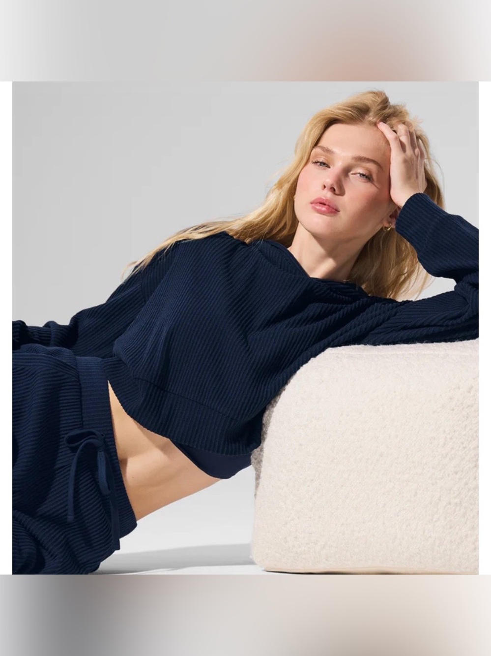 ALO MUSE RIBBED CROPPED HOODIE & MUSE RIBBED JOGGERS - Picture 10 of 12